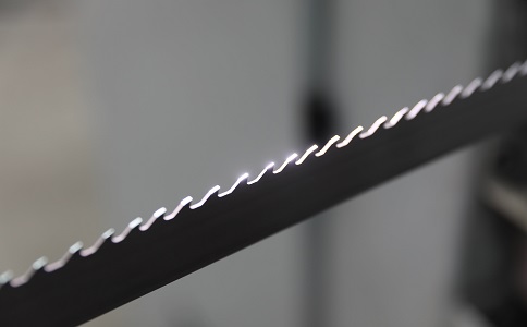 双鸭山双金属带锯条产生切削噪音的原因具体有哪些？